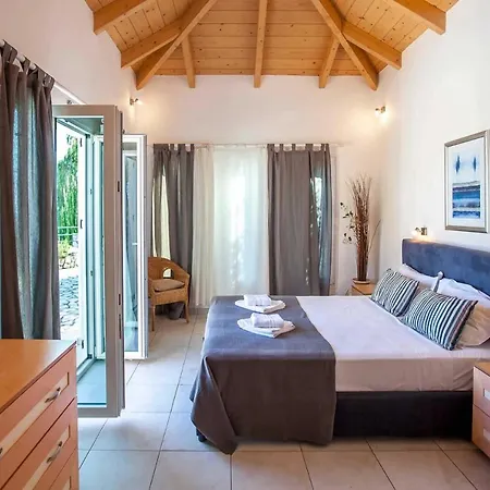 Leni Villa